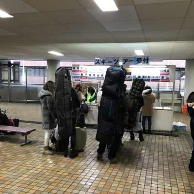 初めて行くスキー スノボバスツアー メリットや裏技 注意点などまとめてみた スノーボードやグラトリの初心者向けハウツーブログらくスノ