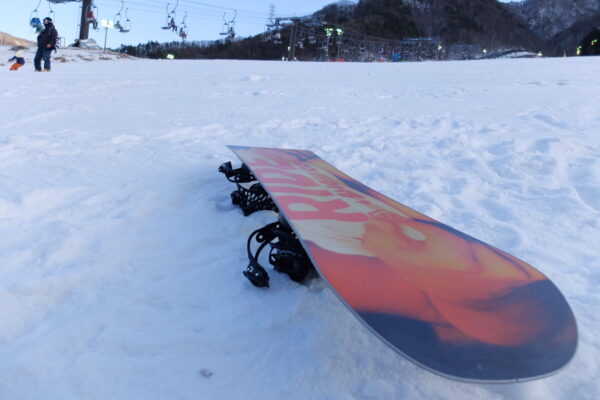 えっこんなに軽いの スノボ歴22年の筆者がおすすめするグラトリ用の軽量な板11選 スノーボードやグラトリの初心者向けハウツーブログらくスノ